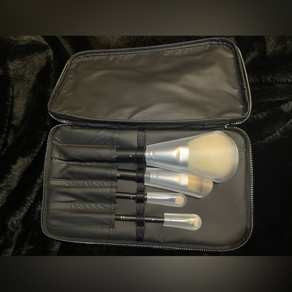 DIOR Backstage Brush set with vanity case - Picture 3 of 7
